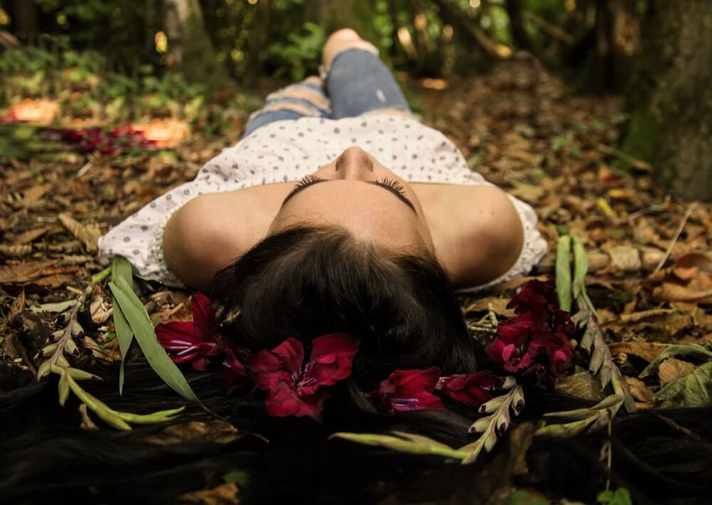 Seks w lesie – 5 sposobów na orgazm na łonie natury