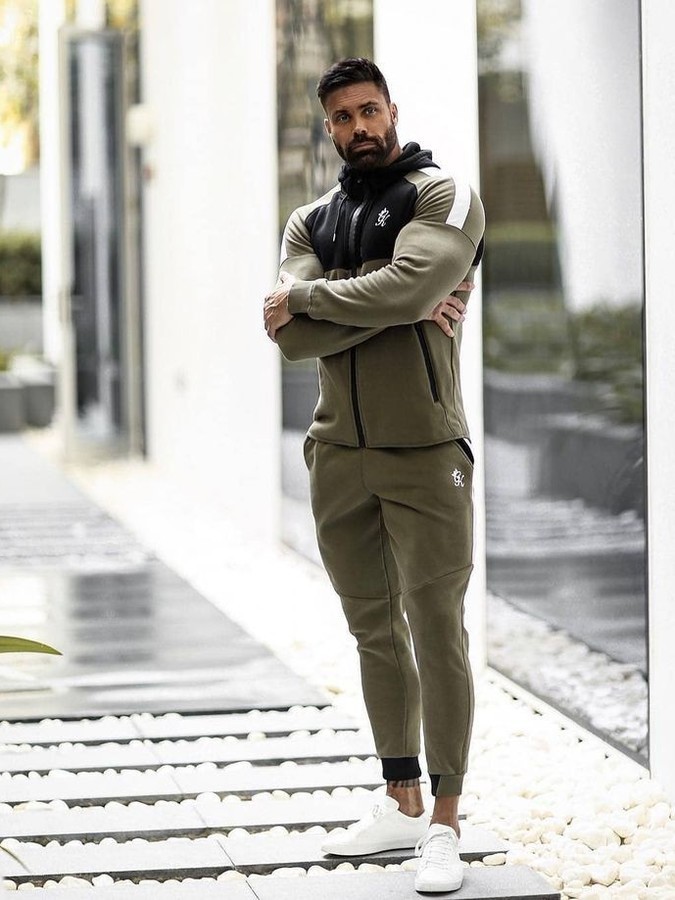 Dress code na "randki" z typiarami z ero i nie tylko.